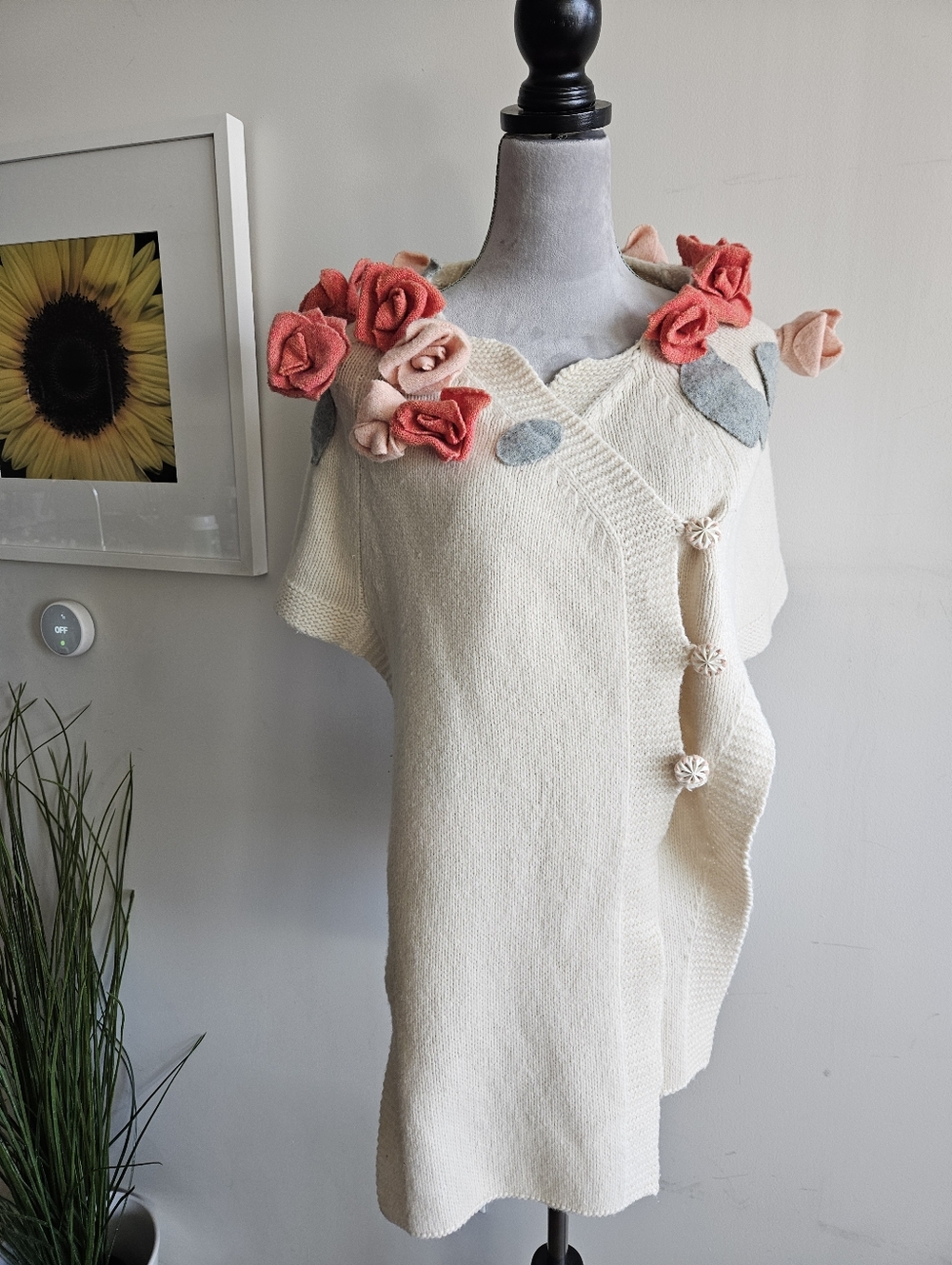 ANTHRO 3-D Roses Poncho